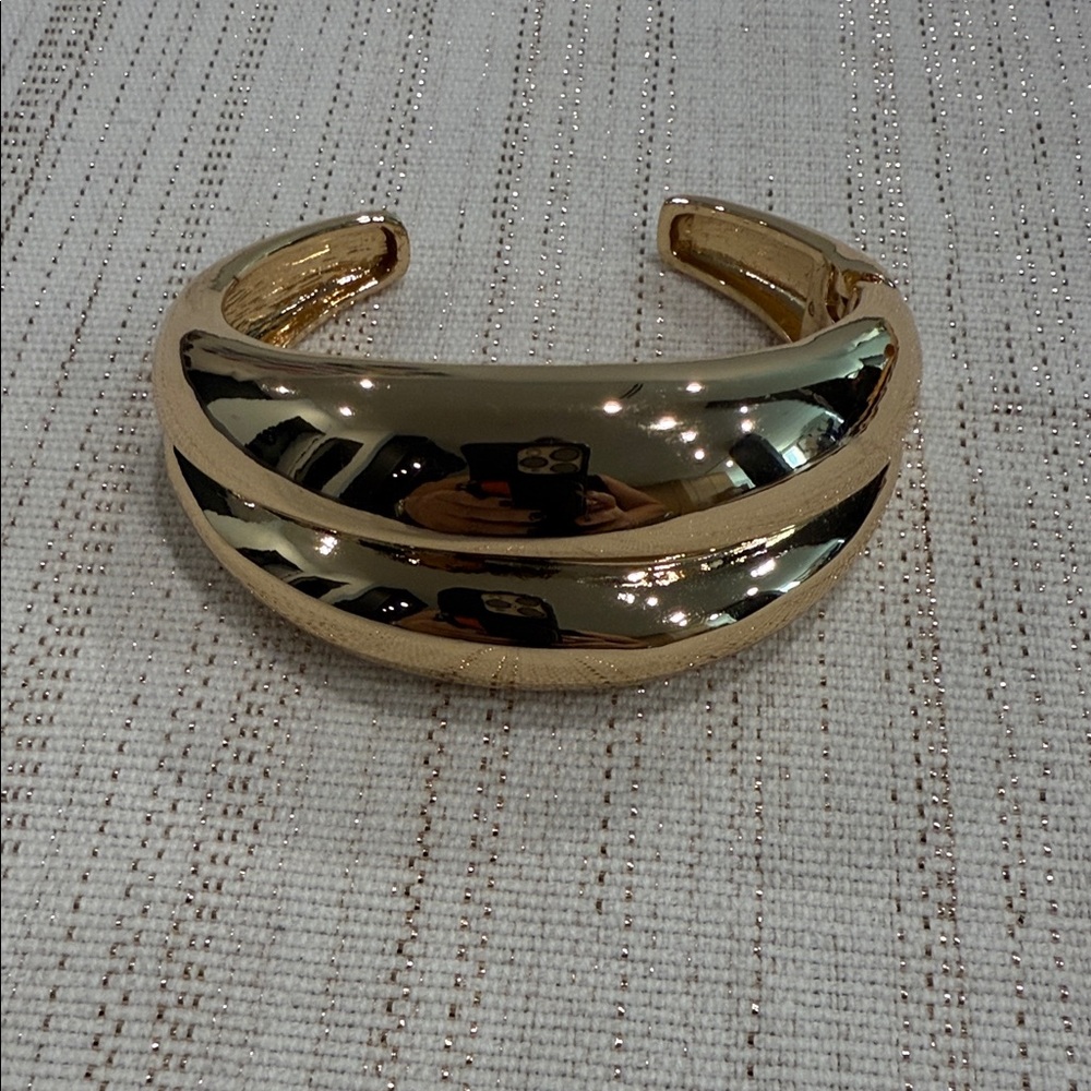 Elegant Gold Cuff Bracelet